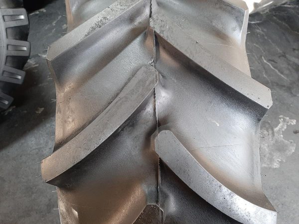 Opona używana rolnicza 360/70R20 MITAS AC70T 800zł W4205 - obrazek 4
