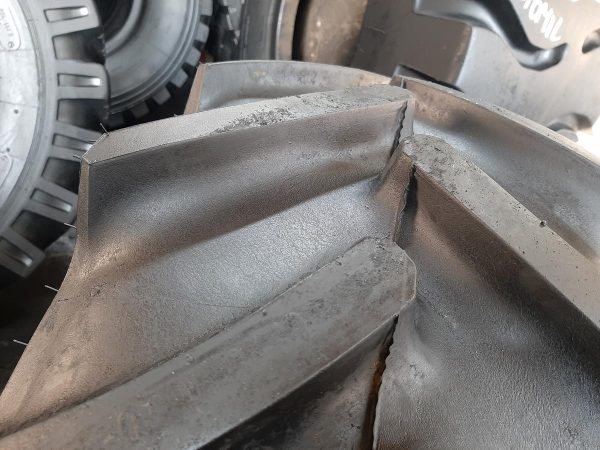 Opona używana rolnicza 360/70R20 MITAS AC70T 800zł W4205 - obrazek 10