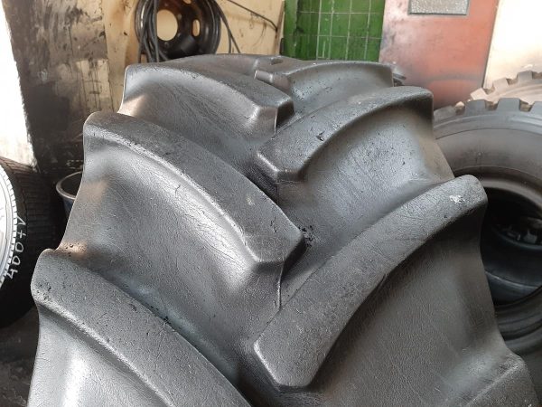 Opona używana rolnicza 480/65R28 CONTINENTAL CONTRACT AC65; 900zł W4209 - obrazek 4