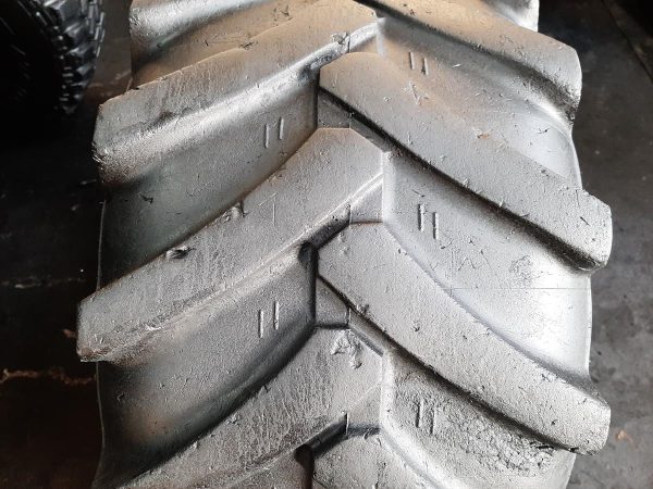 Opona używana przemysłowa 15.5/55-17 15.5/55R17 MITAS 300zł W4212 - obrazek 4