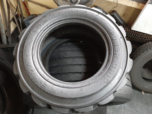 Opona używana przemysłowa 23x8.8.50-12 ; 220/60-12 KENDA POWER GRIP 130zł W4216 - obrazek 2