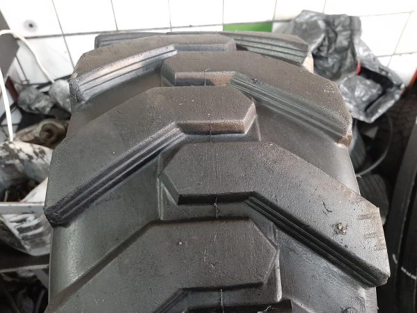 Opona używana przemysłowa 23x8.5-12 TRELLEBORG SK900 250zł W4217 - obrazek 4