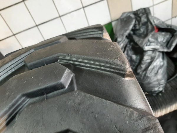 Opona używana przemysłowa 23x8.5-12 TRELLEBORG SK900 250zł W4217 - obrazek 7