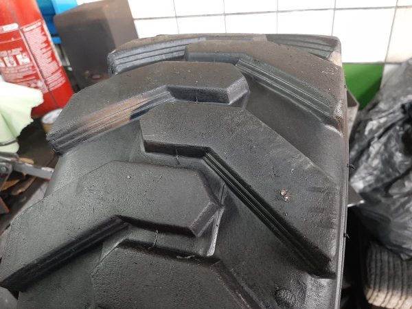 Opona używana przemysłowa 23x8.5-12 TRELLEBORG SK900 250zł W4217 - obrazek 8