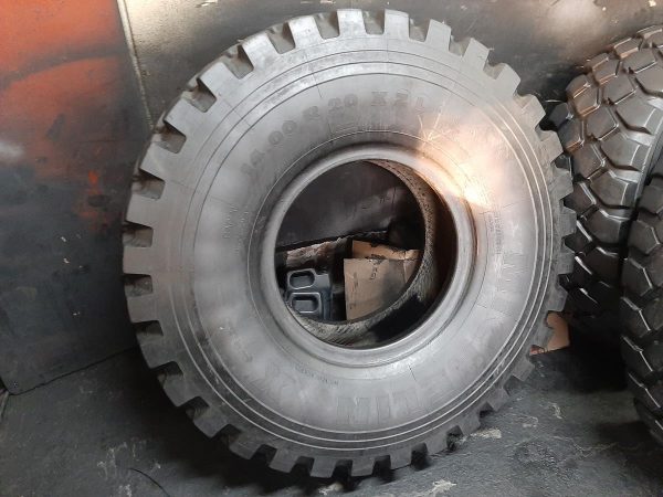 Opona używana przemysłowa 14.00R20 MICHELIN XZL 800zł W4219 - obrazek 2