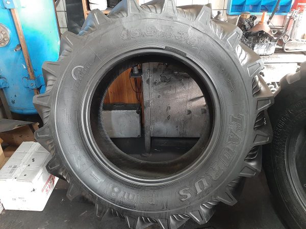 Opona używana rolnicza 16.9-30 TAURUS POINT S 1500zł W4223 - obrazek 2