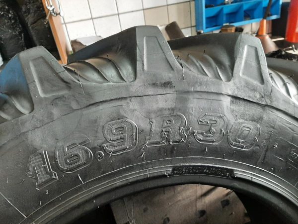 Opona używana rolnicza 16.9-30 TAURUS POINT S 1500zł W4223 - obrazek 8