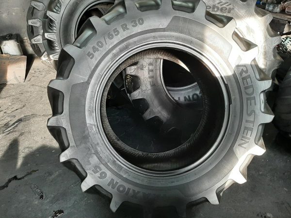 Opona używana rolnicza 540/65R30 VREDESTEIN TRAXION 65 1500zł W4228 - obrazek 2