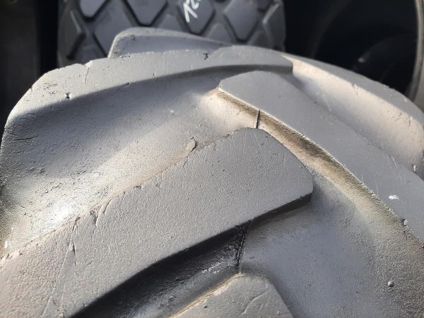 Opona używana rolnicza 12.4/11-28 12.4-28 GOODYEAR SURE GRIP ALL SERVICE 450zł W4245 - obrazek 8