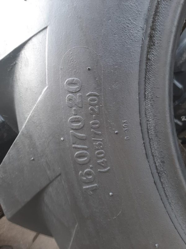 Opona używana przemysłowa 405/70-20 16.0/70-20 DEESTONE EXTRA GRIP 500zł W4255 - obrazek 3