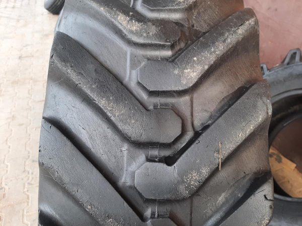 Opona używana przemysłowa 420/80-30 16.9-30 MICHELIN POWER CL 1000zł W4261 - obrazek 4