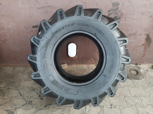 Opona używana przemysłowa 405/70-20 CAMSO TRACTION MASTER 900zł W4262 - obrazek 2