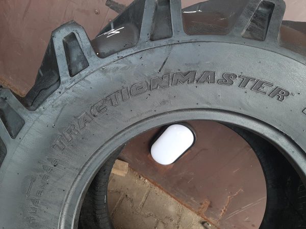 Opona używana przemysłowa 405/70-20 CAMSO TRACTION MASTER 900zł W4262 - obrazek 11
