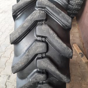 Opona używana przemysłowa 405/70-20 CAMSO TRACTION MASTER 900zł W4262