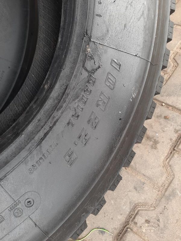 2x Opona używana ciężarowa 10R22.5 BRIDGESTONE M840 450zł C2407 - obrazek 3