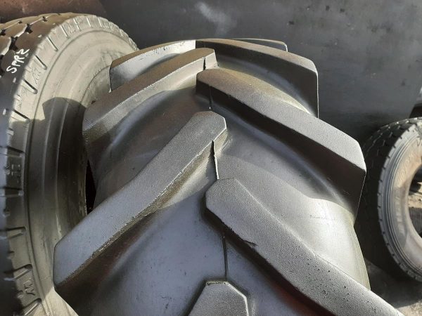Opona używana rolnicza 16.9R34 BARUM 1300zł W4271 - obrazek 4