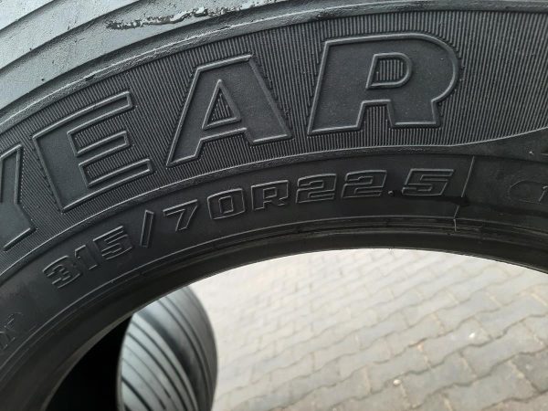 4x Opona używana ciężarowa 315/70R22.5 GOODYEAR KMAX D 375zł C2420 - obrazek 3