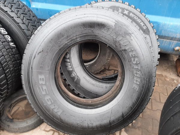 Opona używana ciężarowa 315/80R22.5 BRIDGESTONE W958; 800zł C2427 - obrazek 2