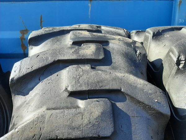 2x Opona używana przemysłowa 16.9-28 GOODYEAR SURE GRIP 900zł W4297 - obrazek 9