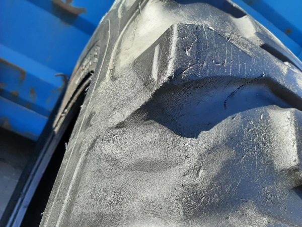 2x Opona używana przemysłowa 16.9-28 GOODYEAR SURE GRIP 900zł W4297 - obrazek 7