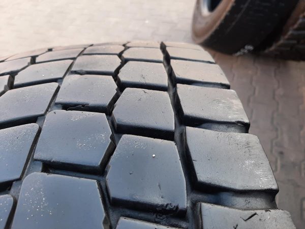 Opona używana ciężarowa 315/70R22.5 BRIDGESTONE R-DRIVE 001 580zł C2464 - obrazek 5