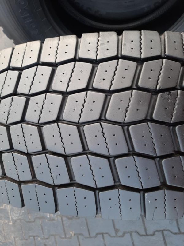 Opona używana ciężarowa 315/70R22.5 MICHELIN XMULTIWAY 3D 600zł C2432 - obrazek 4