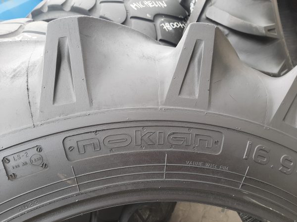 2x Opona używana leśna 16.9-34 NOKIAN TRACTOR FS 1200zł W4356 - obrazek 13
