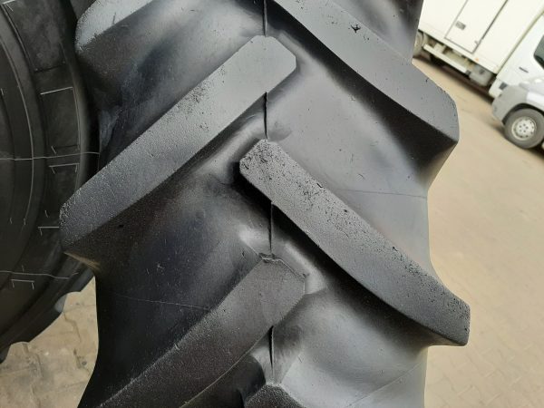 2x Opona używana leśna 16.9-34 NOKIAN TRACTOR FS 1200zł W4356 - obrazek 4
