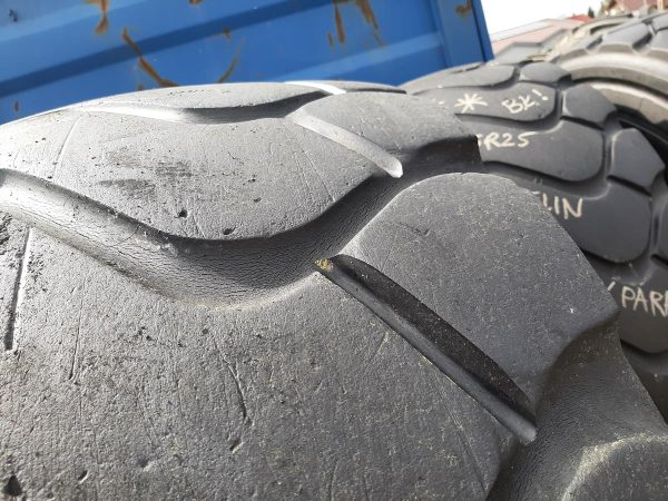 2x Opona używana przemysłowa 26.5R25 MICHELIN XHA2; 3900zł W4362 - obrazek 6