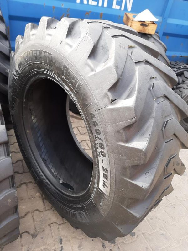 2x Opona używana 440/80-28 16.9-28 ; 440/80R28 MICHELIN 550zł W4369 - obrazek 2
