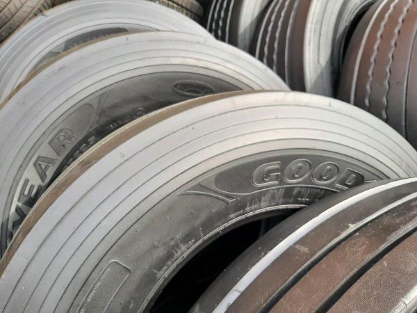 4x Opona używana ciężarowa 385/65R22.5 GOODYEAR FUELMAX T HL 300zł C2493 - obrazek 2