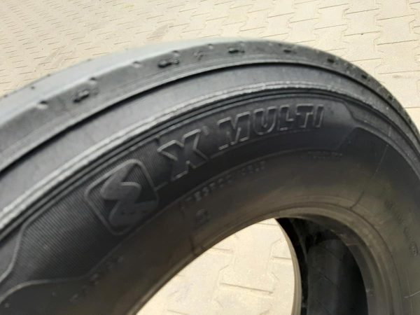 Opona używana ciężarowa 265/70R19.5 MICHELIN X MULTI Z 300zł C2498 - obrazek 2