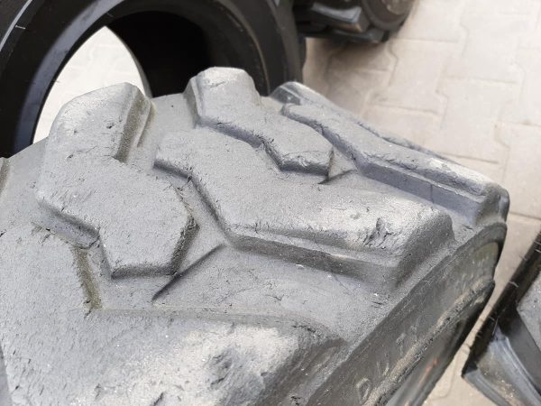 Opona używana przemysłowa 10-16.5 MITAS SKID STEER SK-02; 280zł W4381 - obrazek 3
