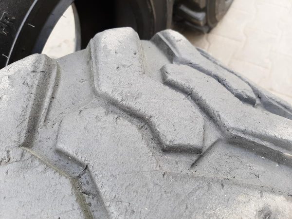 Opona używana przemysłowa 10-16.5 MITAS SKID STEER SK-02; 280zł W4381 - obrazek 4
