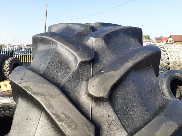 2x Opona używana rolnicza 580/70R38 PIRELLI 900zł W4284 - obrazek 4