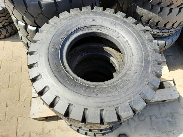 2x Opona używana przemysłowa 21x8-9 TOYO B-35; 150zł W4401 - obrazek 2