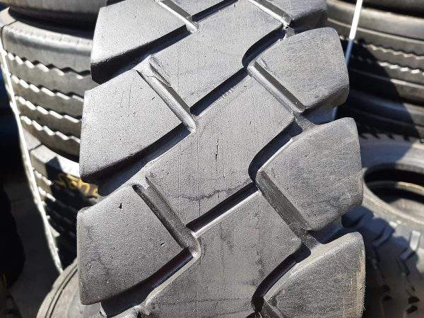 Opona używana przemysłowa 6.50-10 KENDA KINETICK K-610; 60zł W4403 - obrazek 4
