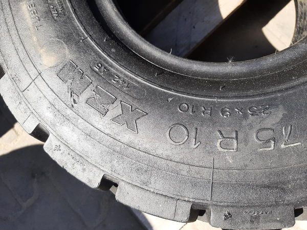Opona używana przemysłowa 225/75R10 23x9R10 MICHELIN XZM 180zł W4407 - obrazek 3