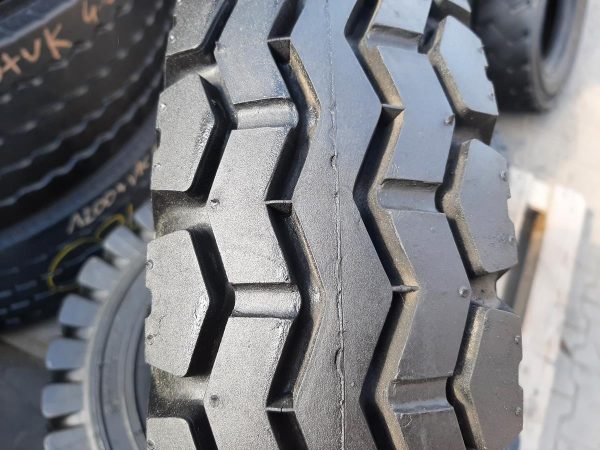 Opona używana przemysłowa 6.00-10 VARNAMO IMPLEMENT 130zł W4412 - obrazek 4