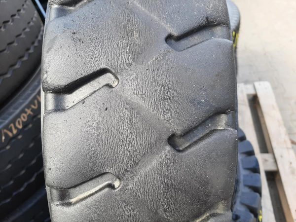 Opona używana przemysłowa 7.00-12 BKT HD RIM GUARD 150zł W4414 - obrazek 4