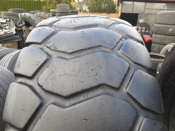 Opona używana przemysłowa 23.5R25 BKT EARTH MAX 2700zł W4419 - obrazek 5
