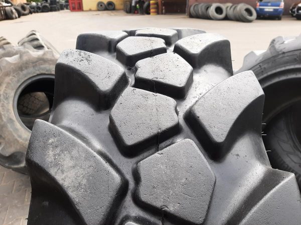 Opona używana przemysłowa 15.5-25 JCB MPT SITEMASTER 1300zł W4423 - obrazek 7
