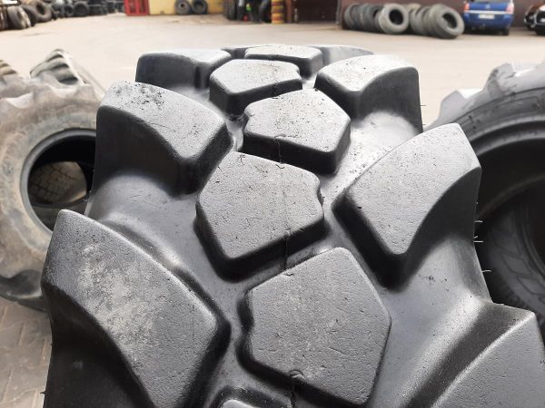 Opona używana przemysłowa 15.5-25 JCB MPT SITEMASTER 1300zł W4423 - obrazek 8