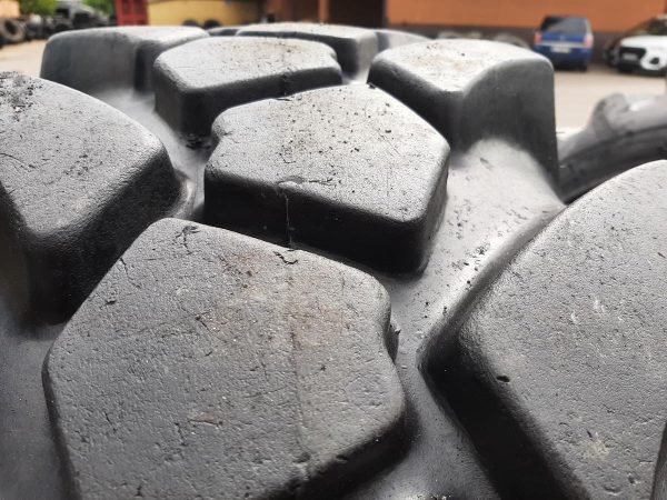 Opona używana przemysłowa 15.5-25 JCB MPT SITEMASTER 1300zł W4423 - obrazek 9