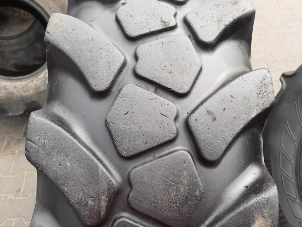 Opona używana przemysłowa 15.5-25 JCB MPT SITEMASTER 900zł W4424 - obrazek 4