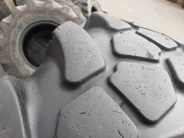 Opona używana przemysłowa 15.5-25 JCB MPT SITEMASTER 900zł W4424 - obrazek 10