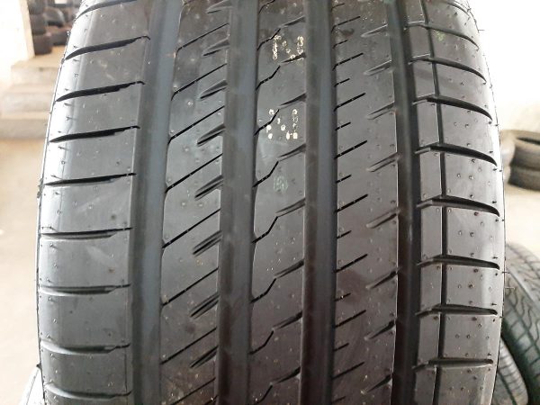 4x Opona nieużywana letnia 255/35R20 SUMITOMO HTR Z5 A3995 - obrazek 3