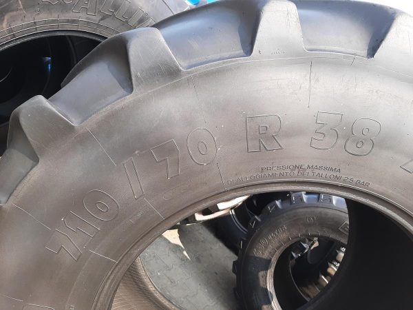 Opona używana rolnicza 710/70R38 MICHELIN XM8; 1000zł W4462 - obrazek 3