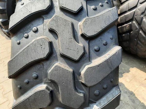 Opona używana przemysłowe 405/70R20 ; 16.0/70R20 MAXAM MS 910 R 700zł W4472 - obrazek 3