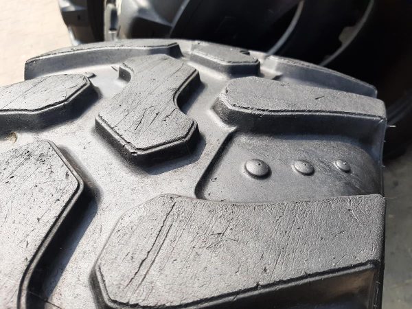 Opona używana przemysłowe 405/70R20 ; 16.0/70R20 MAXAM MS 910 R 700zł W4472 - obrazek 4